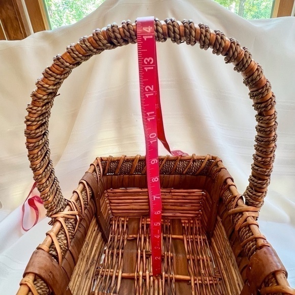 Hand Woven Basket with Handle Vintage Intricate Design EUC - Picture 11 of 14